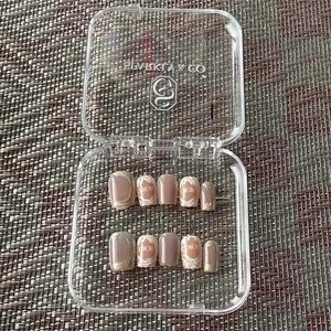 NEW Fashion cat eye nails in packaging